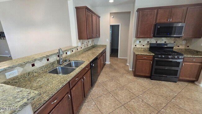 Building Photo - 10826 Avenida Del Rey