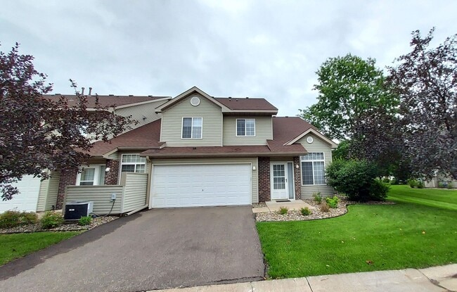 Building Photo - 2 Bedroom 1.5 Bathroom End Unit Townhome in Hudson