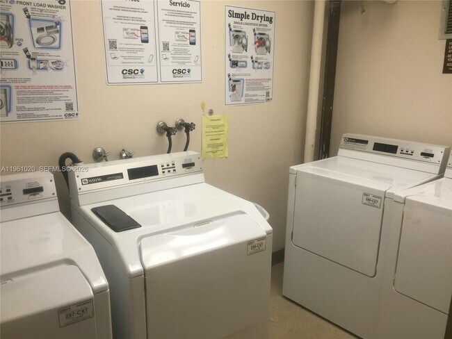 Building Photo - 1300 NE Miami Gardens Dr