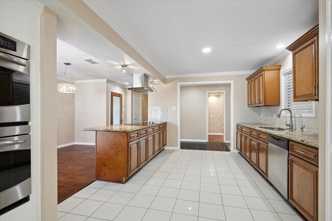 Building Photo - 3302 Chris Dr