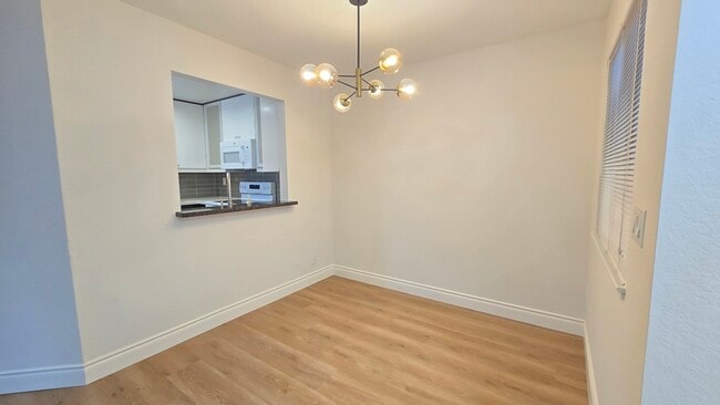 Building Photo - 4644 Devonshire Common