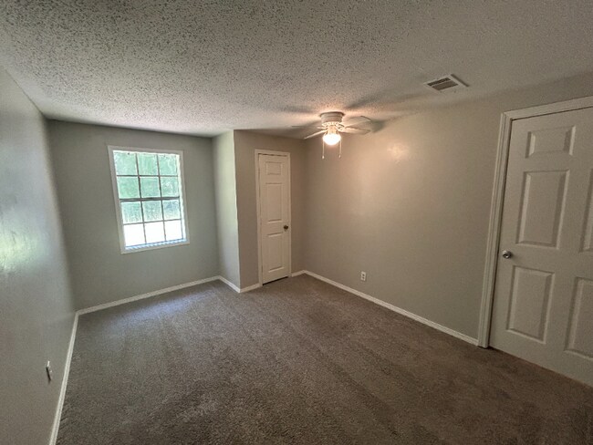 Building Photo - 8724 Ocean Springs Rd
