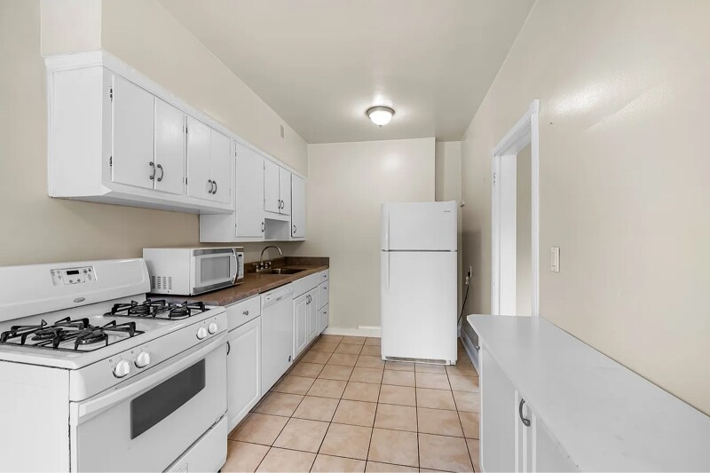 Building Photo - 205 Westowne Rd