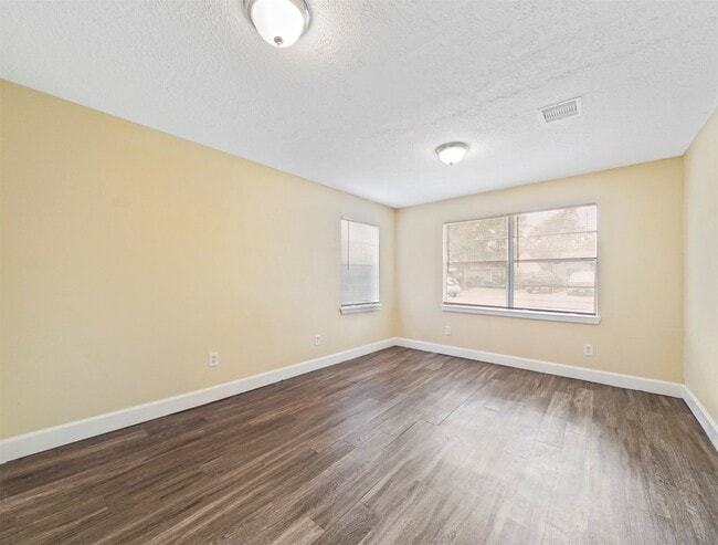 Building Photo - 2509 Lancaster Ln