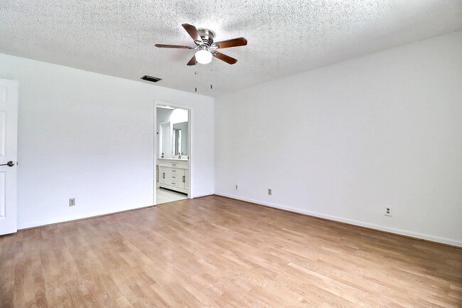 Building Photo - 9401 Aegean Dr
