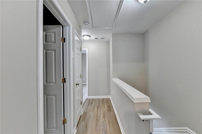 Building Photo - 4005 Edgecomb Dr
