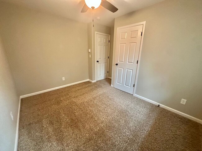 Building Photo - 2813 Adobe Dr