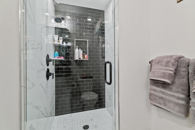 Building Photo - 531 E Fort Ave