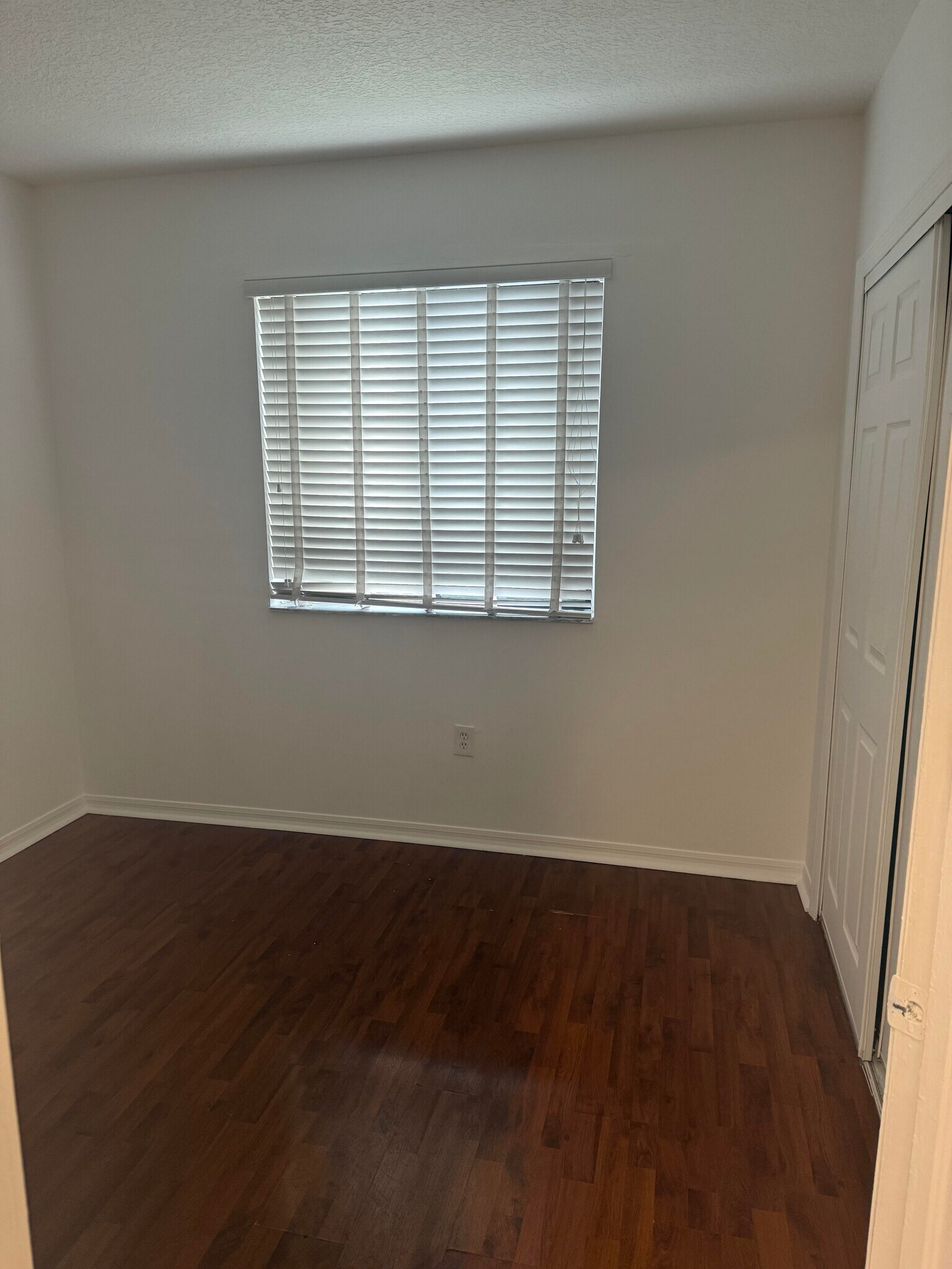 Building Photo - 9340 Fontainebleau Blvd
