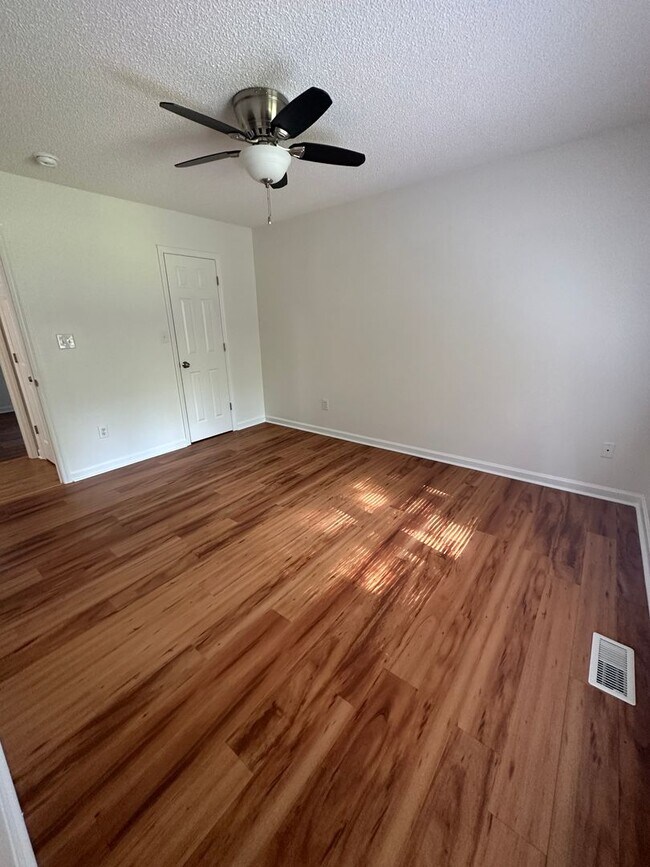 Building Photo - 3 bedroom close to Downtown Wendell