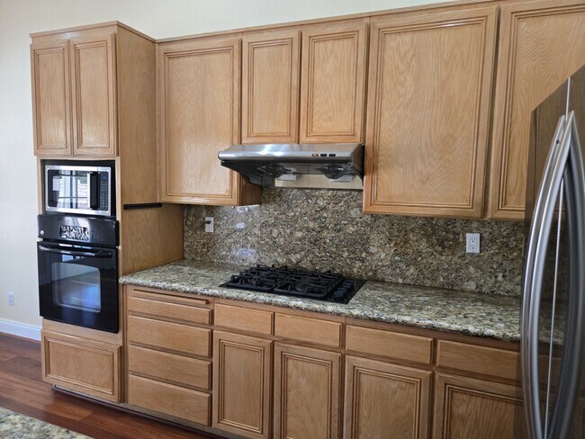 Building Photo - 8417 San Ramon Dr