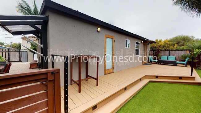 Building Photo - 4766 Bermuda Ave