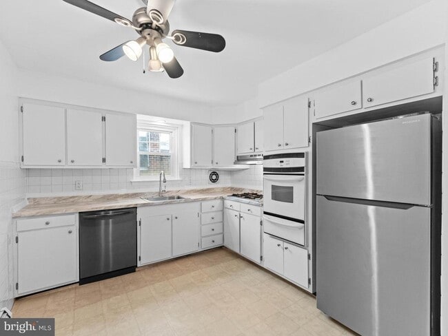 Building Photo - 912 Bergen St