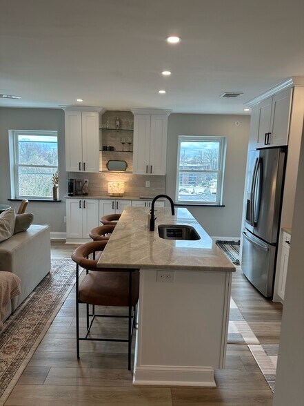 Building Photo - 15 Morton Ave