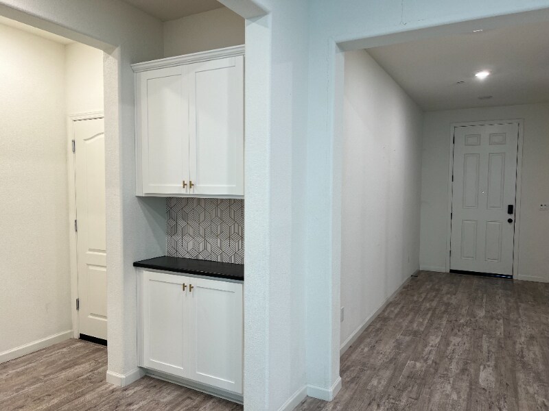 Building Photo - 5 Alvar Lp