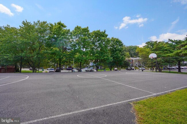 Building Photo - 6351 Rockshire St