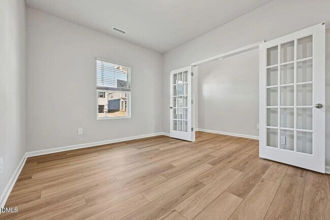 Building Photo - 744 Red River Dr