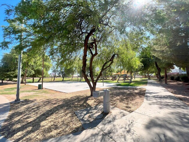 Building Photo - 4 BEDROOMS CULDESAC LOT ACROSS FROM PARK