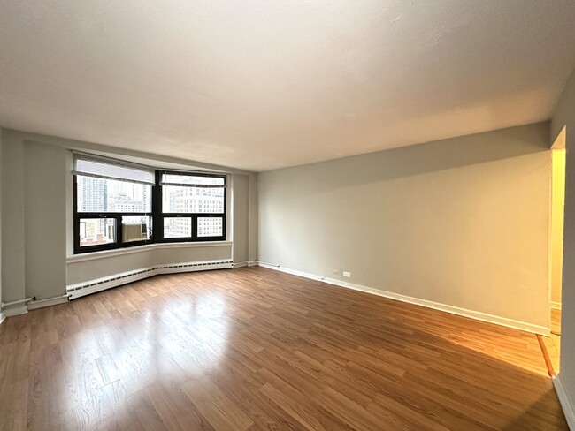 Building Photo - 450 W Wellington Ave