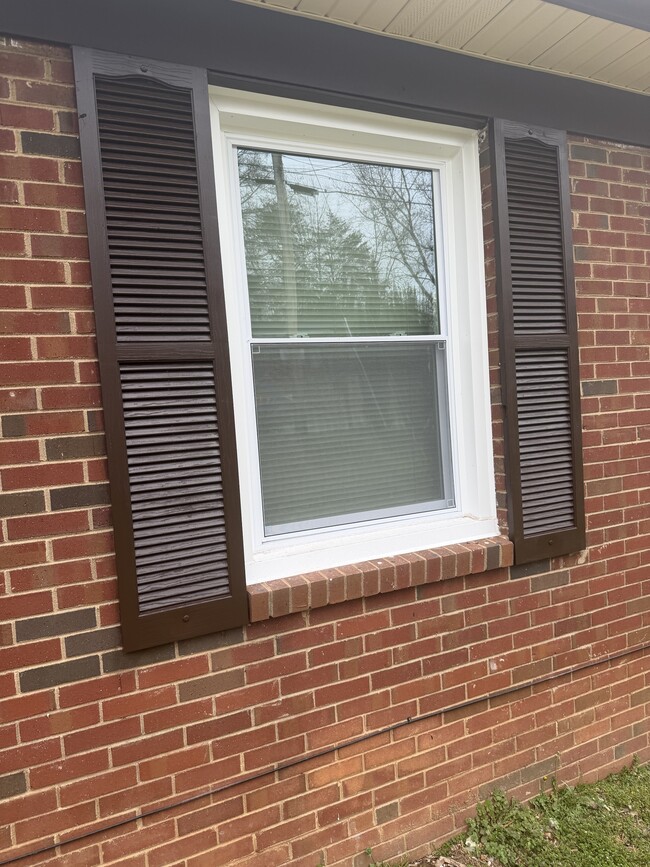 Building Photo - 524 Newcastle Rd