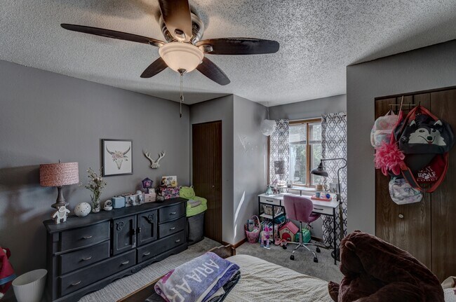 Building Photo - 4025 Wild Flower Dr