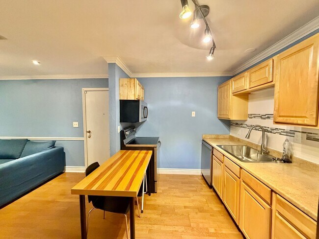 Building Photo - Charming 1/1 in Tumblin Creek - 1 mile from UF!