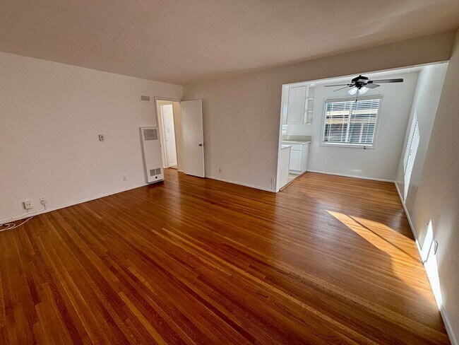 Building Photo - Victory, 1700-1702