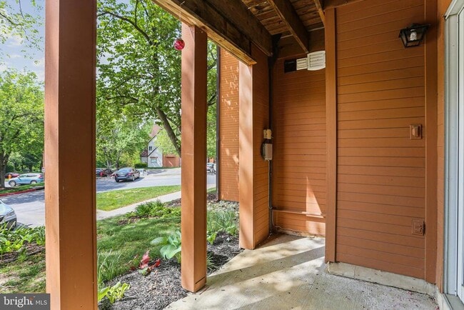 Building Photo - 4934 Columbia Rd