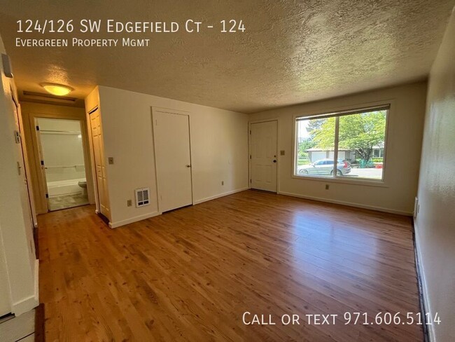 Building Photo - 124/126 SW Edgefield Ct-124