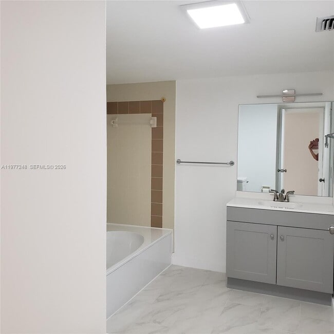 Building Photo - 1301 NE 7th St