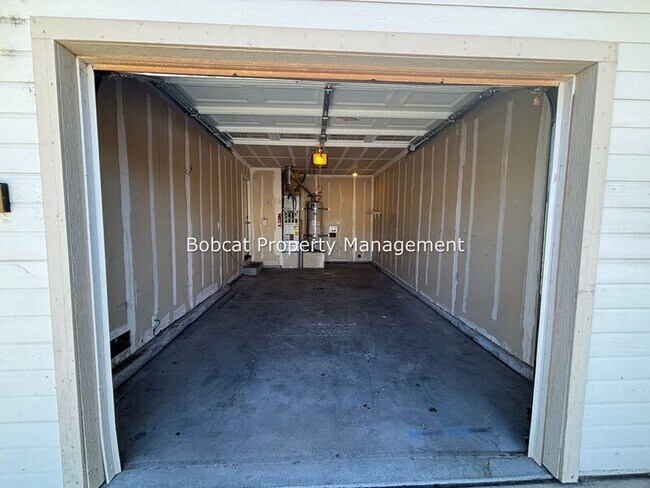 Building Photo - 217 Meadowood Ct
