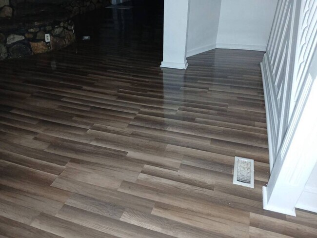 Building Photo - Spacious & Affordable Home In Lima!