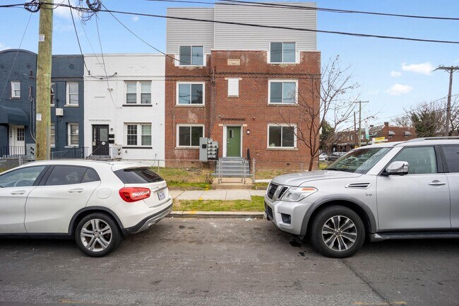Building Photo - 1642 16th St SE
