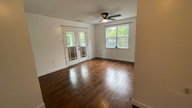 Building Photo - 179 Parker Ln
