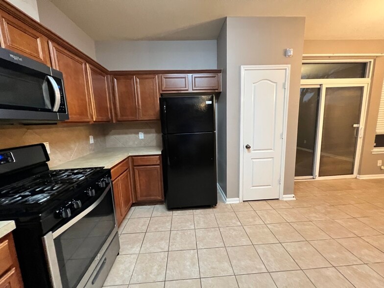 Kitchen - 8126 Montague Manor Ln