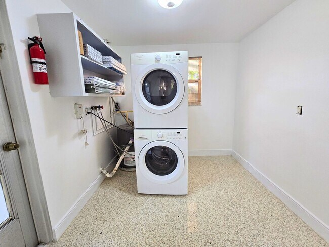 Building Photo - Charming 2BR/ 2BA/ 2 Car Garage - Near Phillippi Creek