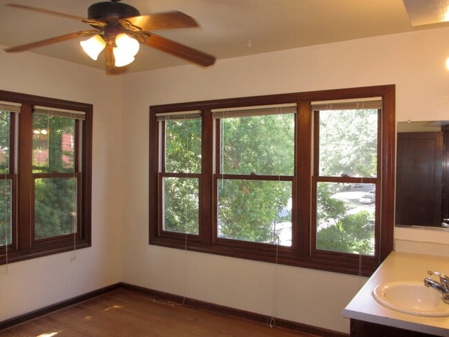 Building Photo - ROOMMATE NEEDED!!!  Beautiful  5+ Bedrooms steps to campus and downtown