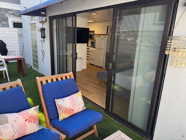 Building Photo - 468 27th St