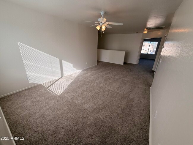 Building Photo - 422 E Saddle Way