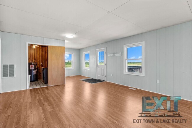 Building Photo - Country Feel, Modern Updates – 3BR Home on Quiet Road Just Outside of South Hill