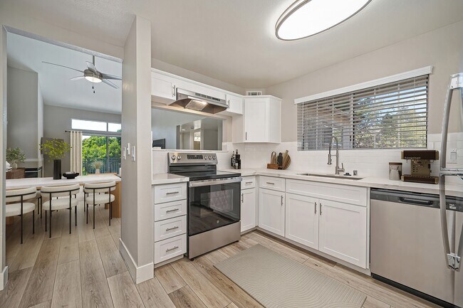 Building Photo - Larkspur Woods Apartment Homes