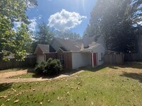 Building Photo - 2012 Red Oak Dr