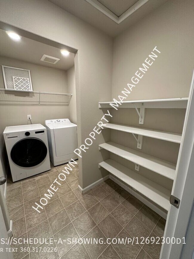 Building Photo - 3332 Juno Ct NE