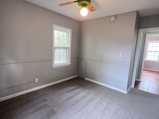 Building Photo - Adorable 2 Bedroom home with finished basement!