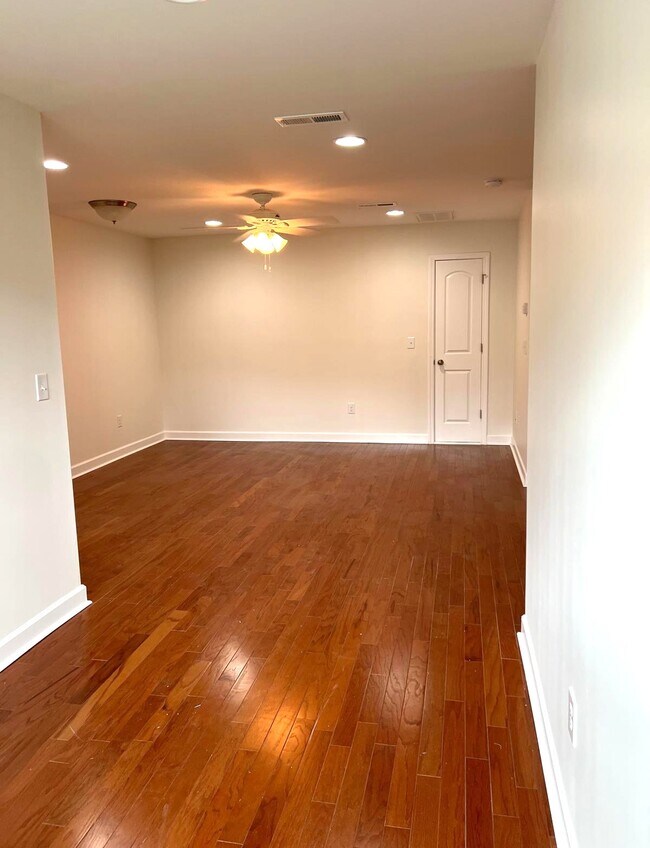 Building Photo - 231 Belclare Way