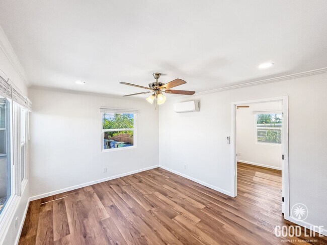 Building Photo - Stunning Full Renovated 1BD/1BA w/ New App...