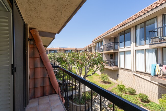 Building Photo - 190 Del Mar Shores Terrace