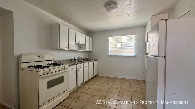 Building Photo - 7532 N 21st Ave