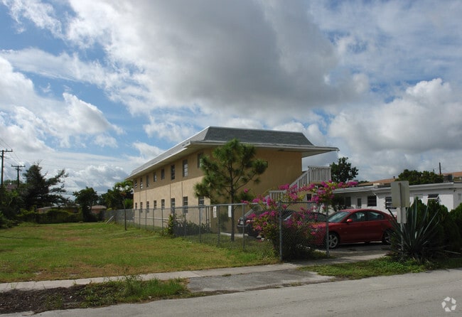 Exterior Photo - Melody Apartments