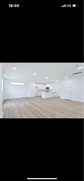 Building Photo - 8220 Bonaire St